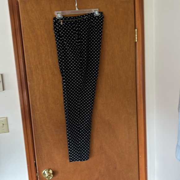 H&M narrow leg, size 10,96 poly,4 elastane. Nice print, hardly worn. - Picture 1 of 4